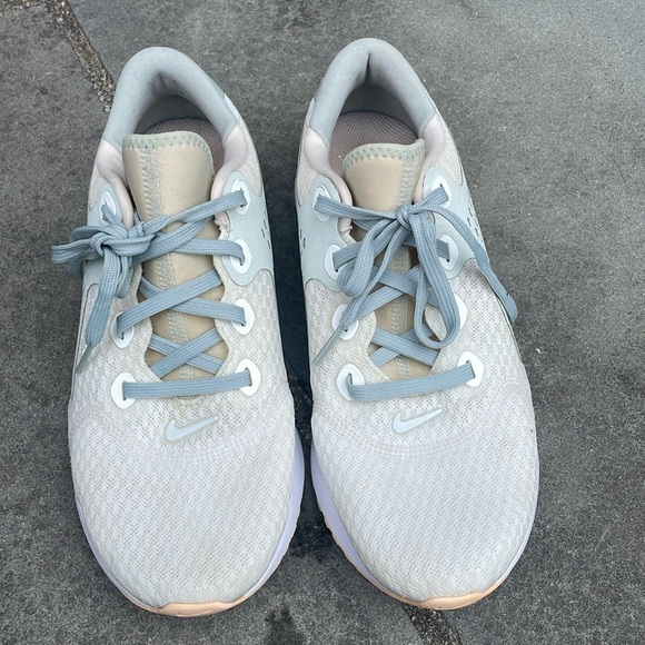 Nike Legend React Light Silver W 9.5 Very Nice Condition - Picture 2 of 8